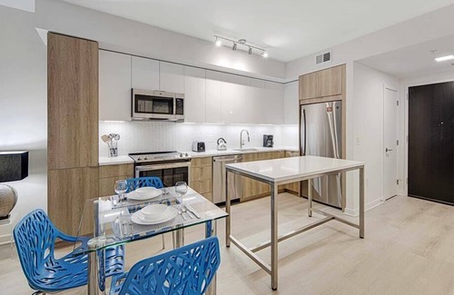 NoMa Hotel | Luxurious Getaway | Private Gym & Full Kitchen | near Metro Red Line
