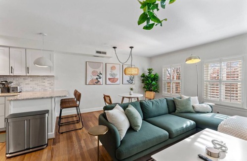 Shaw Casa | DC Boho Loft | Top Floor & Cozy 1BR/1BA #DCottage