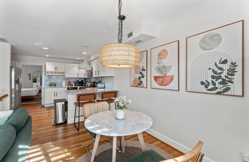 Shaw Casa | DC Boho Loft | Top Floor & Cozy 1BR/1BA #DCottage