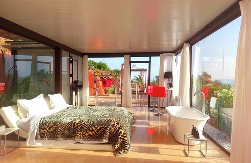 Casares Cabina | DDG Retreat