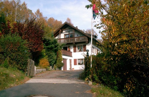 Bad Berneck im Fichtelgebirge Apartamento | Apartamento 'Sankt Hubertus' con terraza privada, balcón y Wi-Fi