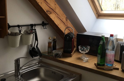 Westend Apartamento | Habitación en un ático tranquilo, bosque, agua,