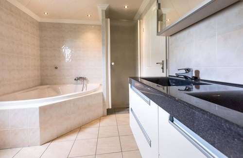 De Goorn Chalet De Esquí | ✓ De Boet at Park Westerkogge ✓ Holiday home for 6 people ✓ Located in Berkhout (North Holland) ✓ Waterfront holiday resort ✓ Book directly at the resort