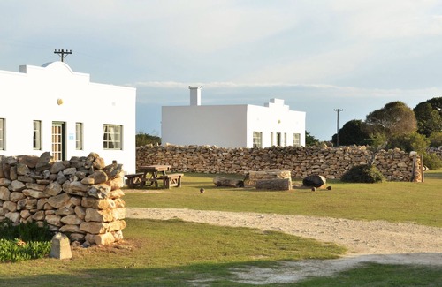 Bredasdorp Cabaña | De Hoop Equipped Cottages