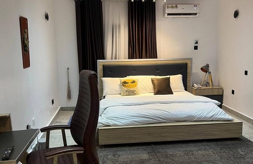 Port Harcourt Hotel | De Loccville Place