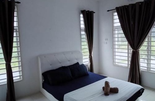 Si Rusa Villa | De Nadia Homestay