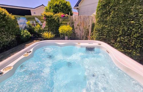 Sint-Annaland Chalet De Esquí | De Poort van Zeeland aan het water met jacuzzi