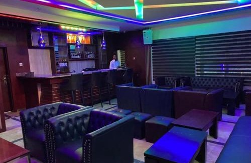 Alimosho Hotel | De Quality Garden and Suites