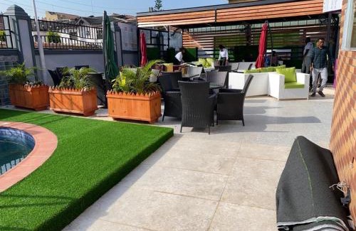 Alimosho Hotel | De Quality Garden and Suites