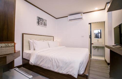 Chang Khlan Hotel | De Thaphae Chiangmai