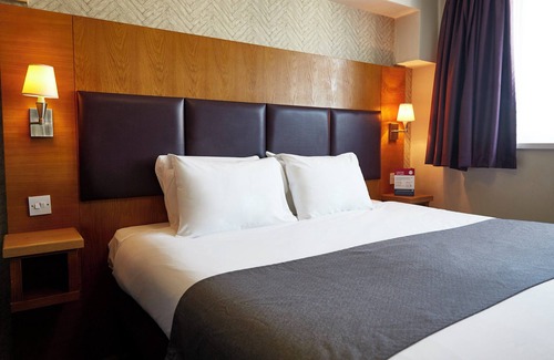Alderley Edge Hotel | De Trafford Hotel by Greene King Inns
