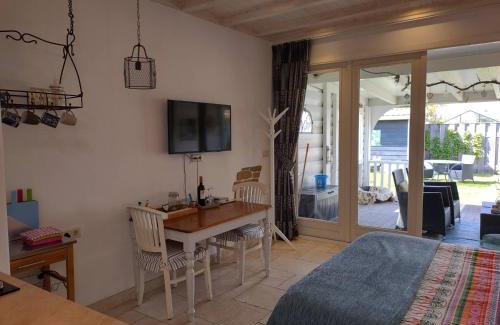 Westkapelle Apartamento | DE TUINKAMER Bed by the Sea