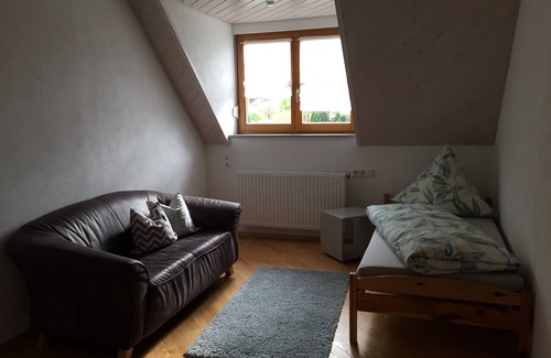 Villingen-Schwenningen Apartamento | Apartamento 'Ferienwohnung Schütz' con balcón y Wi-Fi