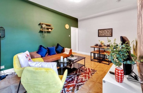 Selhurst Apartamento | Dead Cool Flat with Designer Decor – Hassle-Free!