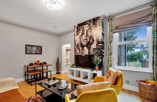 Selhurst Apartamento | Dead Cool Flat with Designer Decor – Hassle-Free!