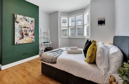 Selhurst Apartamento | Dead Cool Flat with Designer Decor – Hassle-Free!