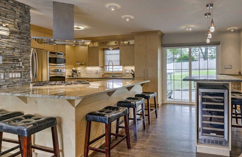 West Omaha Casa | Café extraterrestre 'Suite- ORO O-AMPLIA RENOVACIÓN, UBICACIÓN Y COMODIDAD