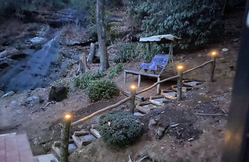 Glenville Cabina | Log Cabin wOptional Hot Spa-Cabana! PRIVACIDAD, WiFi, Cama tamaño Queen, Vistas, Fire-bowl
