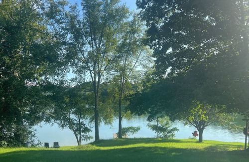 Dandridge Casa | DearBear Landing in the Smokies - Lakefront - Fish-Kayak - near Dollywood !