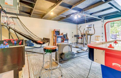 Dearborn Casa | Dearborn Home with Games and Furnished Patio
