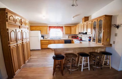Beatty Casa | Death Valley Double Suite 3-bedroom house with WiFi, AC