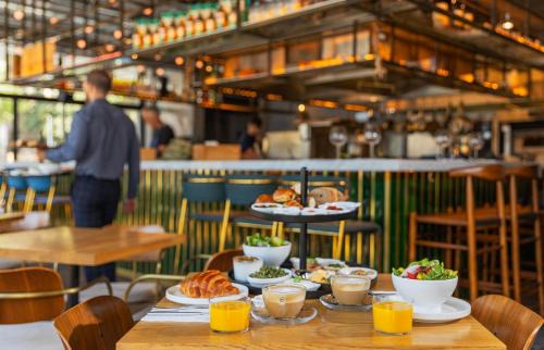 Tel Aviv Hotel | Debrah Brown, a member of Brown Hotels
