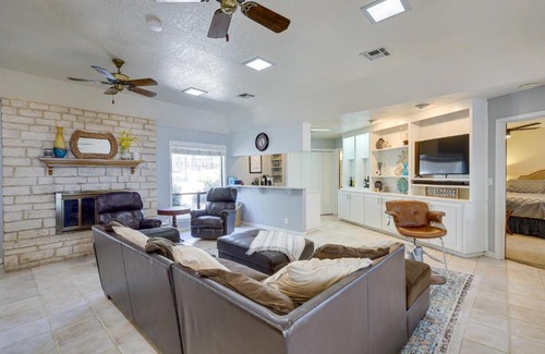 Temple Casa | Deck and Cliffside Belton Lake Views Temple Retreat