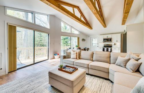 Pocono Lake Casa | Deck and Community Perks Bright Pocono Lake Home!