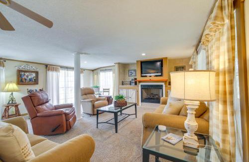 Tunica Casa | Deck and Fire Pit! Cabin Half-Mi to Tunica Lake