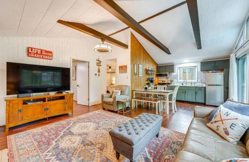 Pocono Lake Casa | Deck and Fire Pit Pet-Friendly Pocono Lake Abode!