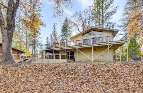 Groveland Casa | Deck and Fire Pit Pine Mountain Lake Getaway!