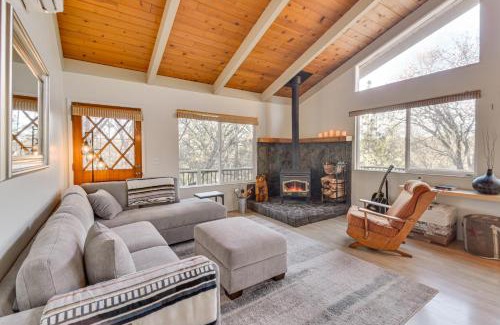 Groveland Casa | Deck and Fire Pit Pine Mountain Lake Getaway!