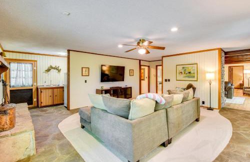 Tiger Casa | Deck and Game Room Mountaintop Hideaway in Tiger!