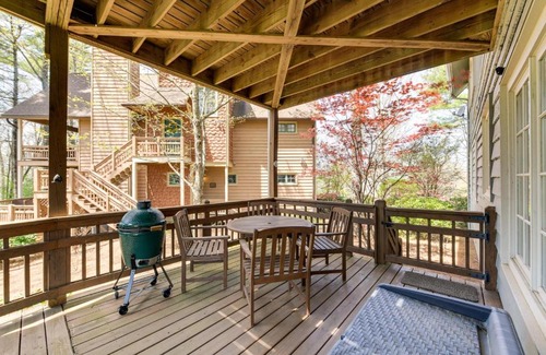 Cashiers Apartamento | Deck and Golf Course Views Inviting Cashiers Condo