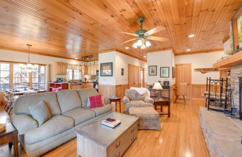 Cashiers Apartamento | Deck and Golf Course Views Inviting Cashiers Condo