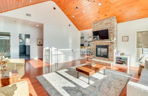 Long Pond Casa | Deck and Lake View Spacious Long Pond Home!