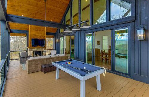 Glenville Casa | Deck and Mountain Views Black Chalet in Glenville