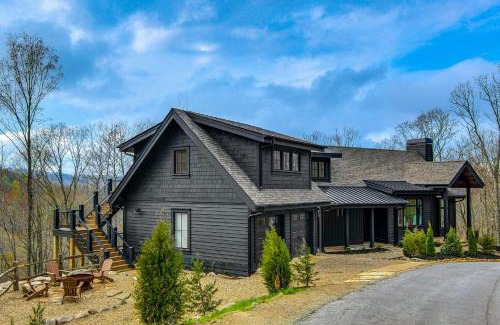 Glenville Casa | Deck and Mountain Views Black Chalet in Glenville