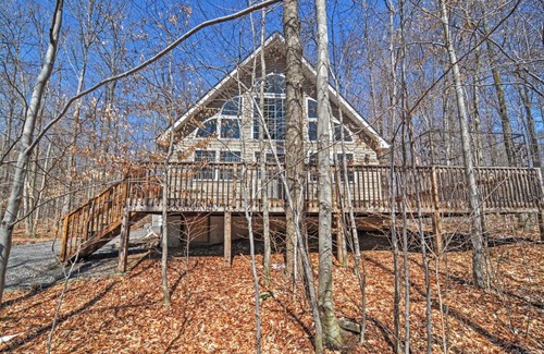 Pocono Lake Casa | Deck and Resort Amenities Arrowhead Lake Home!