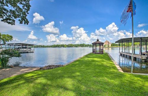 Lake Hamilton Casa | Deck, Boat Slip and Views Lake Hamilton Cabin!