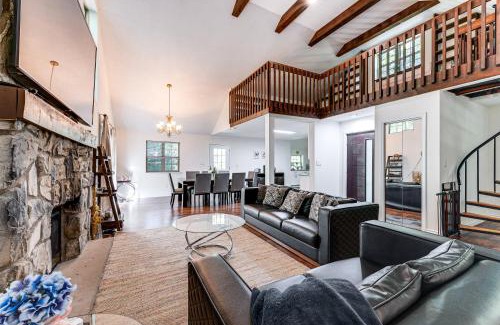 Gouldsboro Casa | Deck, Fire Pit and Beach Access Big Bass Lake Home