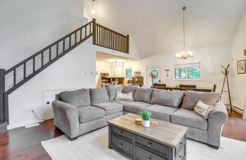Albrightsville Casa | Deck, Fire Pit and Pool Access Pennsylvania Home!