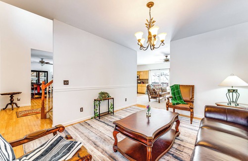 Pocono Lake Cabaña | Deck, Fire Pit & Grill: Spacious Pocono Lake Gem