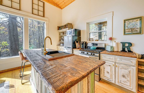 Mountain City Cabina | Deck & Fire Pit: Mtn-View Cabin in Rabun Gap