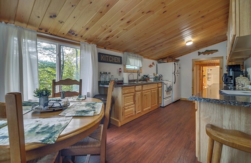 Magalloway Plantation Cabina | Deck + Fire Pit: Nature Lover's Retreat in Maine!