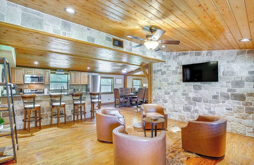 Pottsboro Casa | Deck & Fire Pit: Unique Pottsboro Haven