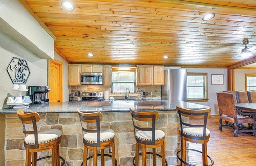 Pottsboro Casa | Deck & Fire Pit: Unique Pottsboro Haven