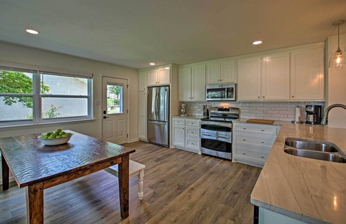 Piney Casa | Deck, Fire Pit: Waterfront Lake Hamilton Home