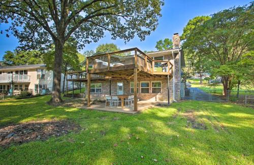 Piney Casa | Deck, Fire Pit Waterfront Lake Hamilton Home