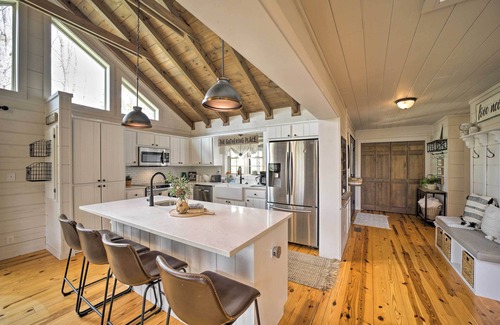Lake Toxaway Casa | Deck + Fire Pits: Lake Toxaway Getaway!